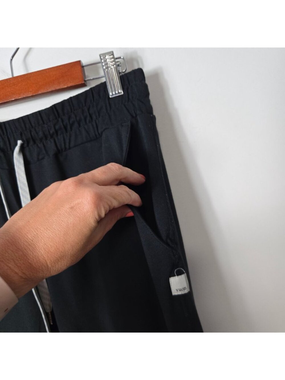 Vuori Women's Size XS Performance Jogger Black Pants Athletic Gym - Picture 5 of 8